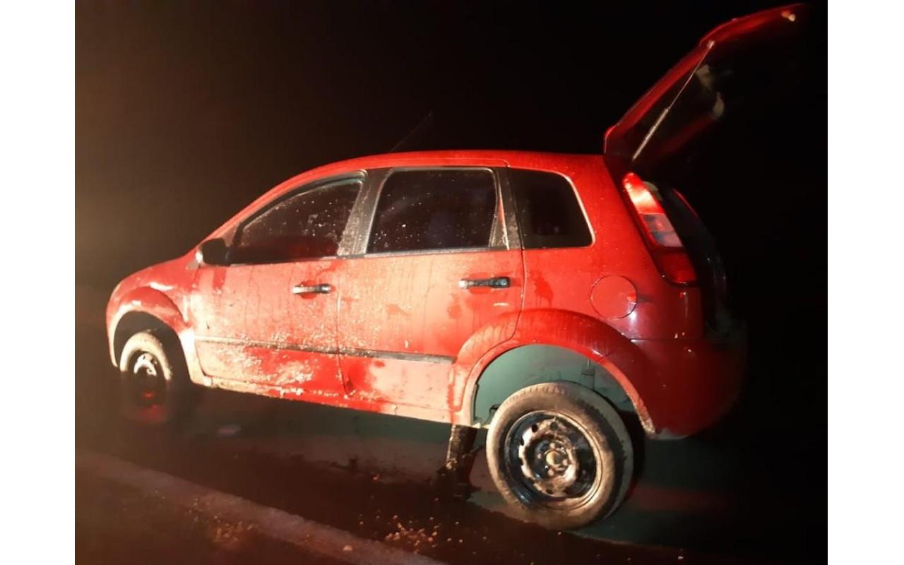Dois homens morrem atropelados trocando pneu de carro no Alto Vale 
