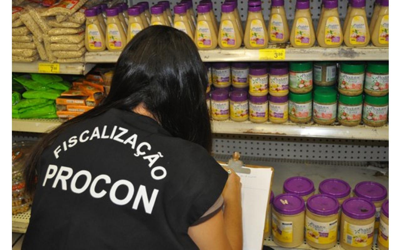 PROCON de Ituporanga fiscaliza supermercados da Capital da Cebola