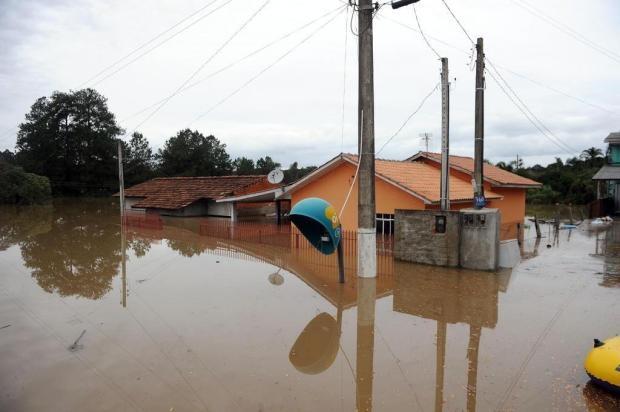 Uma semana após forte chuva, seis mil pessoas continuam desalojadas em SC