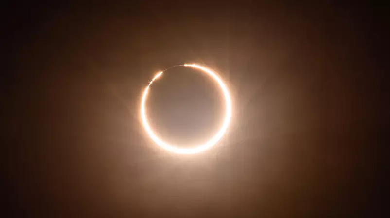 Eclipse solar formará 'anel de fogo' ao redor da Lua dia 10