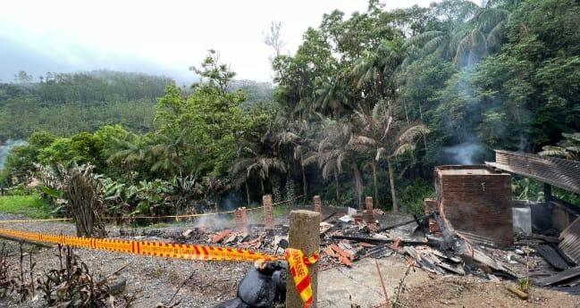 Incêndio atinge edificação em Vidal Ramos