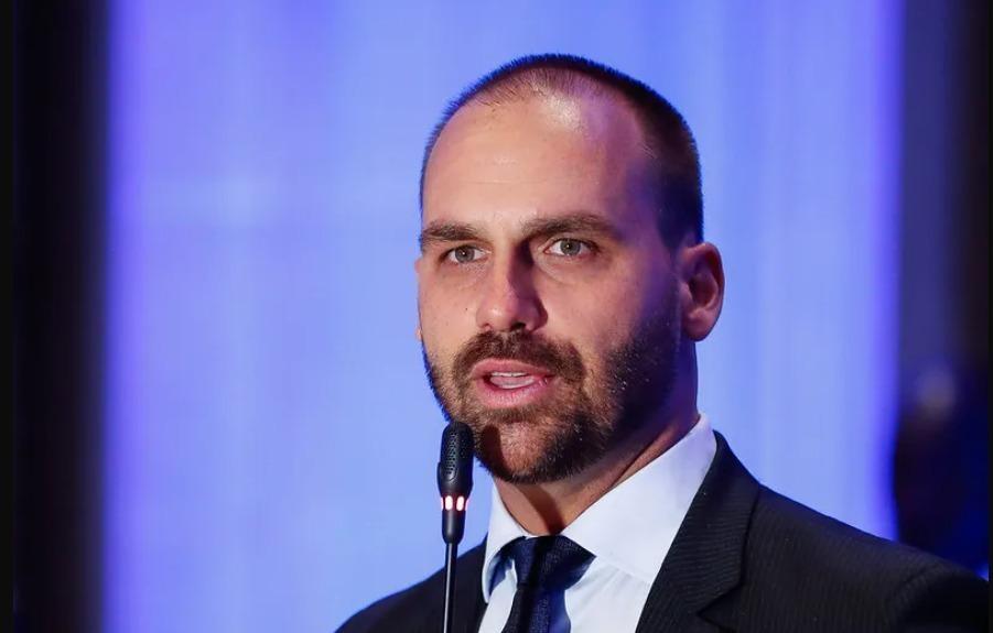 Eduardo Bolsonaro diz que deve pedir asilo político nos EUA