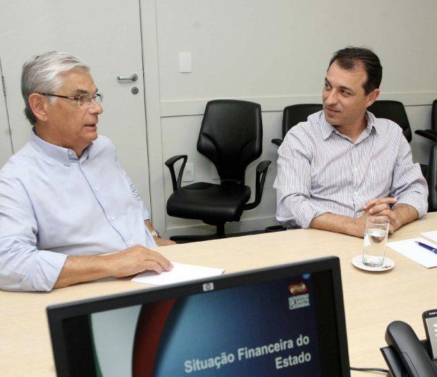 Eduardo Pinho Moreira apresenta situação financeira do Estado ao governador eleito Carlos Moisés