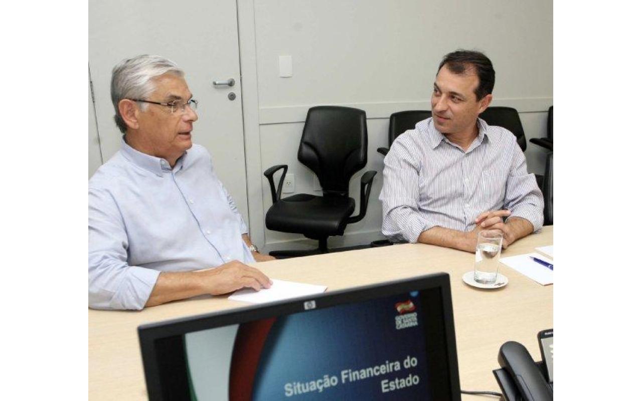 Eduardo Pinho Moreira apresenta situação financeira do Estado ao governador eleito Carlos Moisés