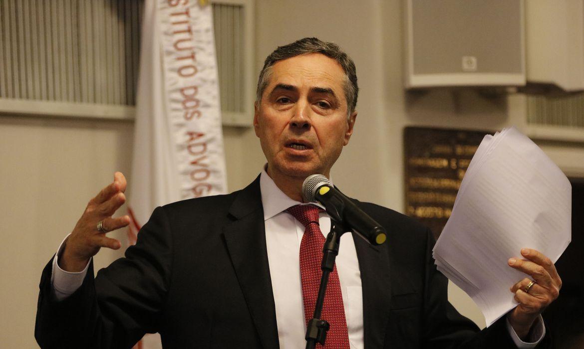 Eleição municipal pode ser dividida em 2 dias, diz ministro