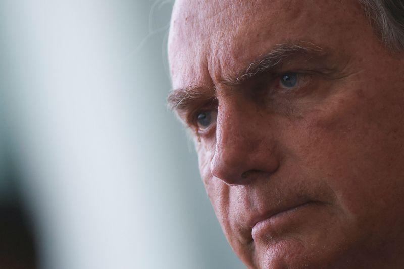 Eleições 2022: Bolsonaro diz a ministros que não contestará o resultado e não vai parabenizar Lula
