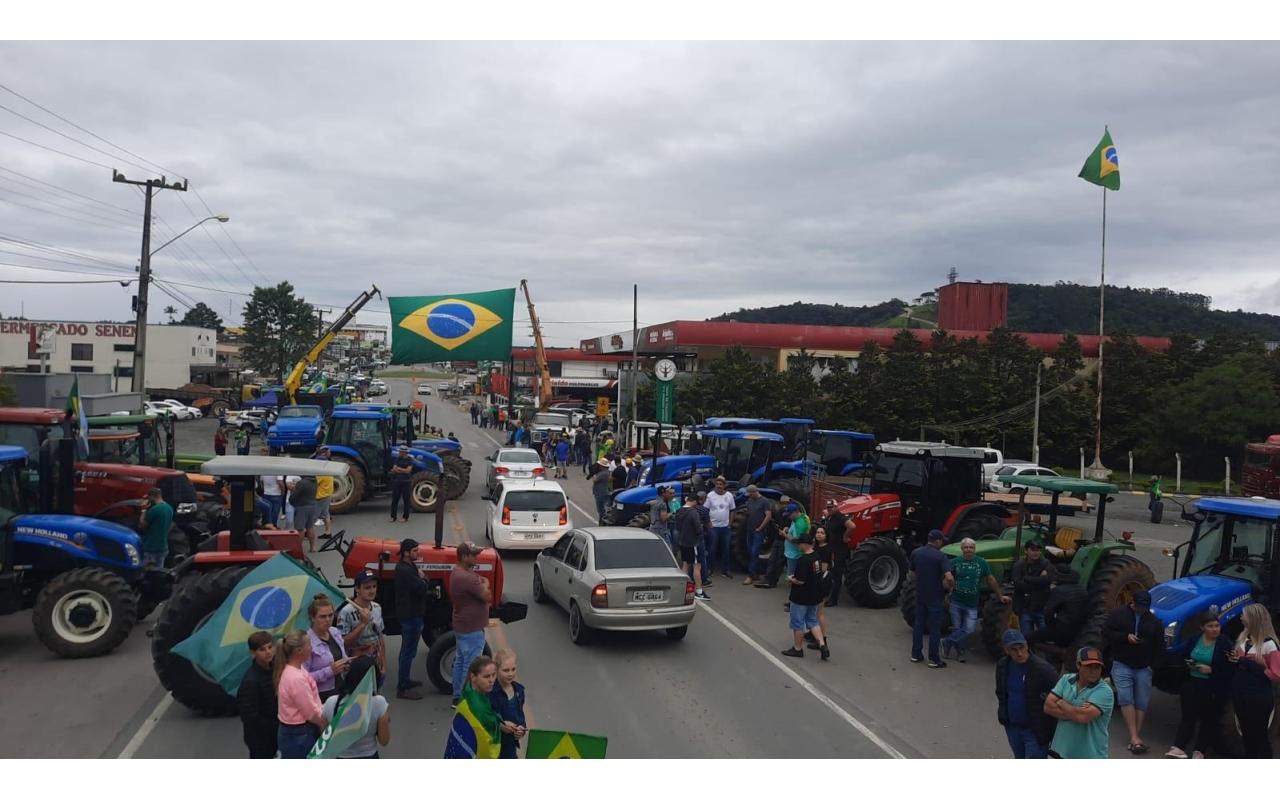 Eleições 2022: organizadores decidem que a partir da meia-noite, só passam veículos de emergência no portal de Ituporanga