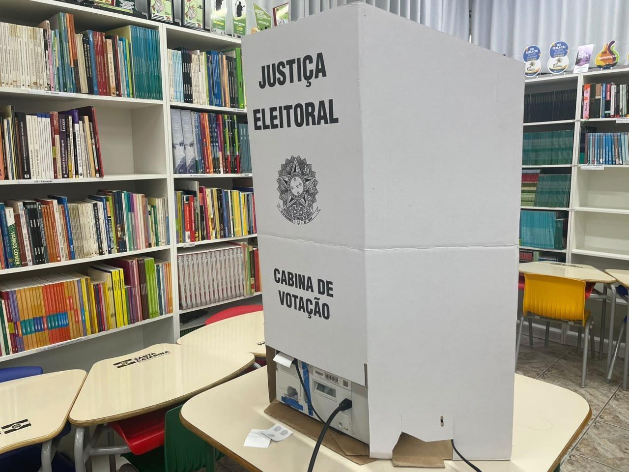 Eleitores enfrentam filas de até duas horas para votar em Aurora