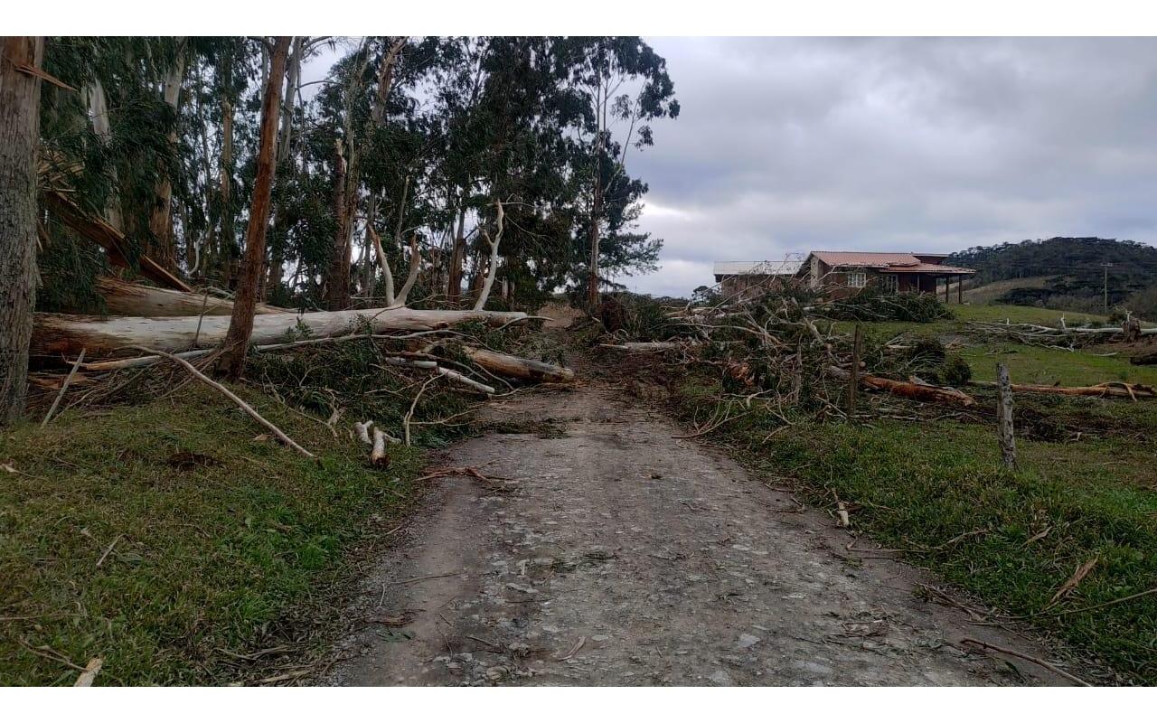 Em Bom Retiro estragos com ciclone foram mais intensos no interior do município