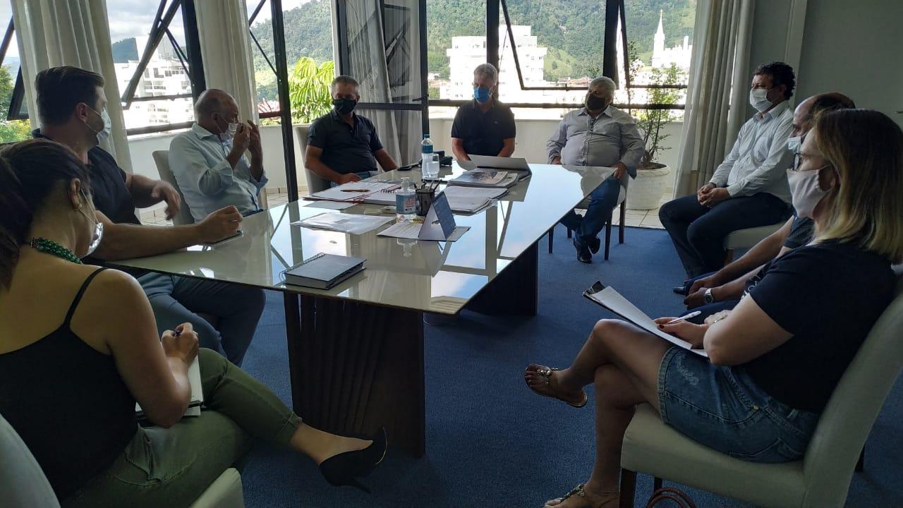 Entidades representativas dos agricultores se reúnem com Administração de Ituporanga para buscar resolver problemas com mão de obra rural
