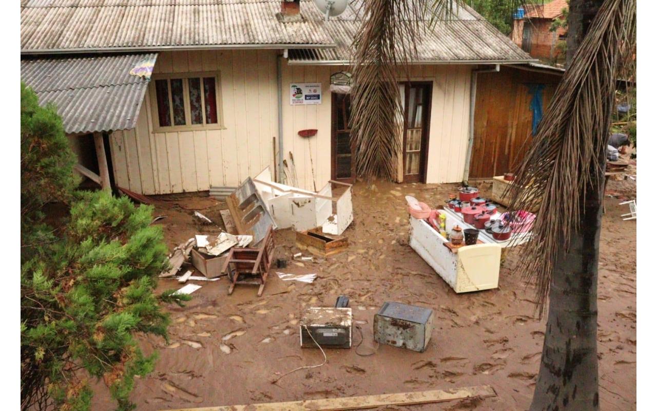 Enxurrada na noite dessa quinta-feira (12) causa destruição principalmente na localidade de Três Barras em Ituporanga