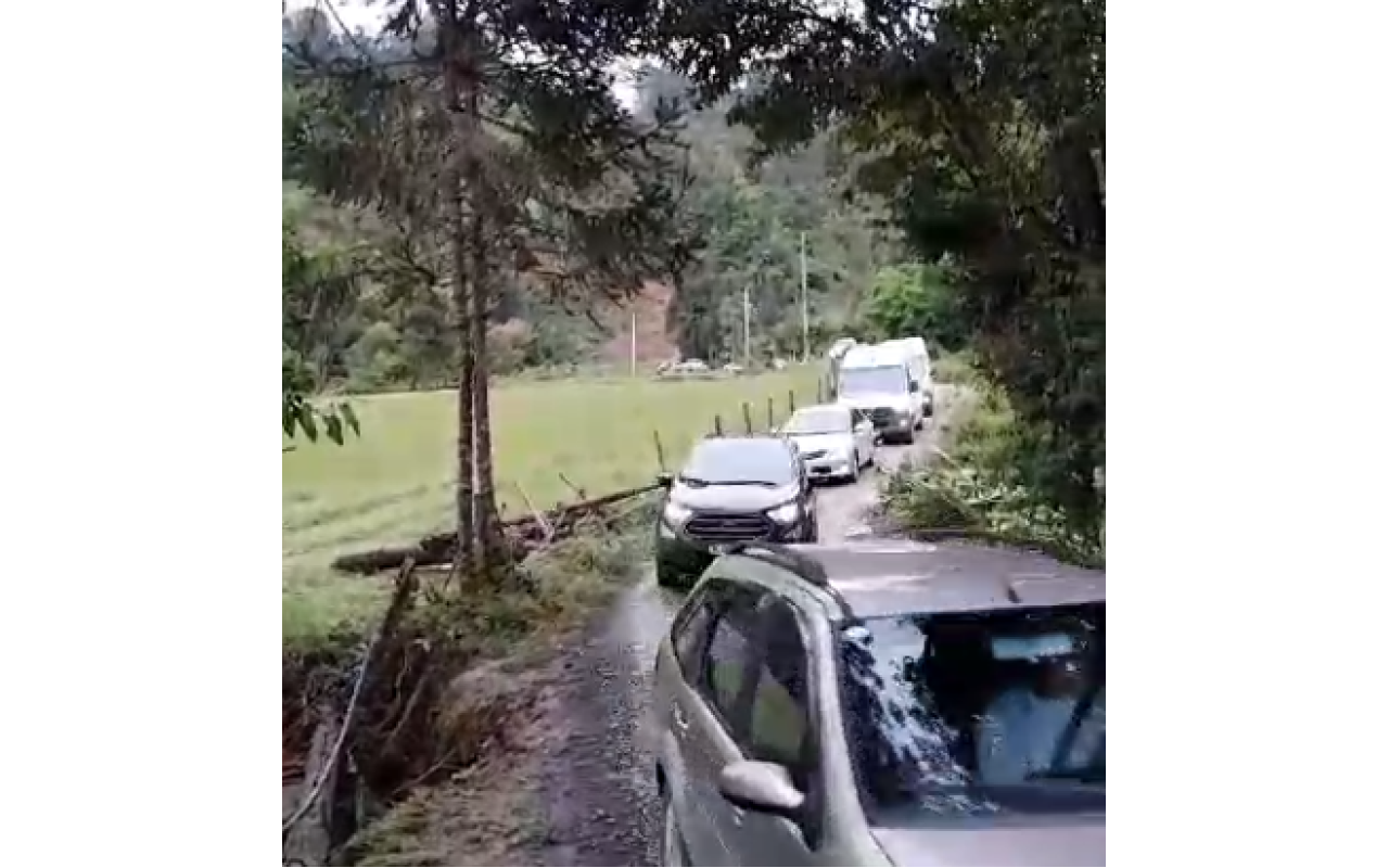 Equipe da administração de Aurora retorna atividades para iniciar remontagem de estruturas
