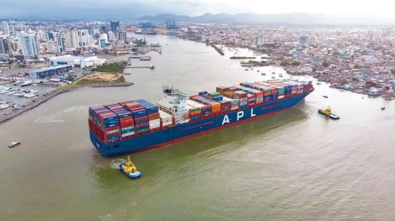 Escoamento das Barragens de Ituporanga e Taió impede atividade de navios em Itajaí e Navegantes; manobras foram suspensas na manhã desta segunda (17)