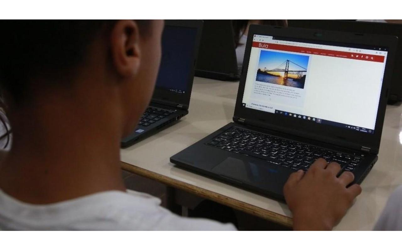 Escolas da rede estadual já adotaram aulas à distância na Região da Cebola