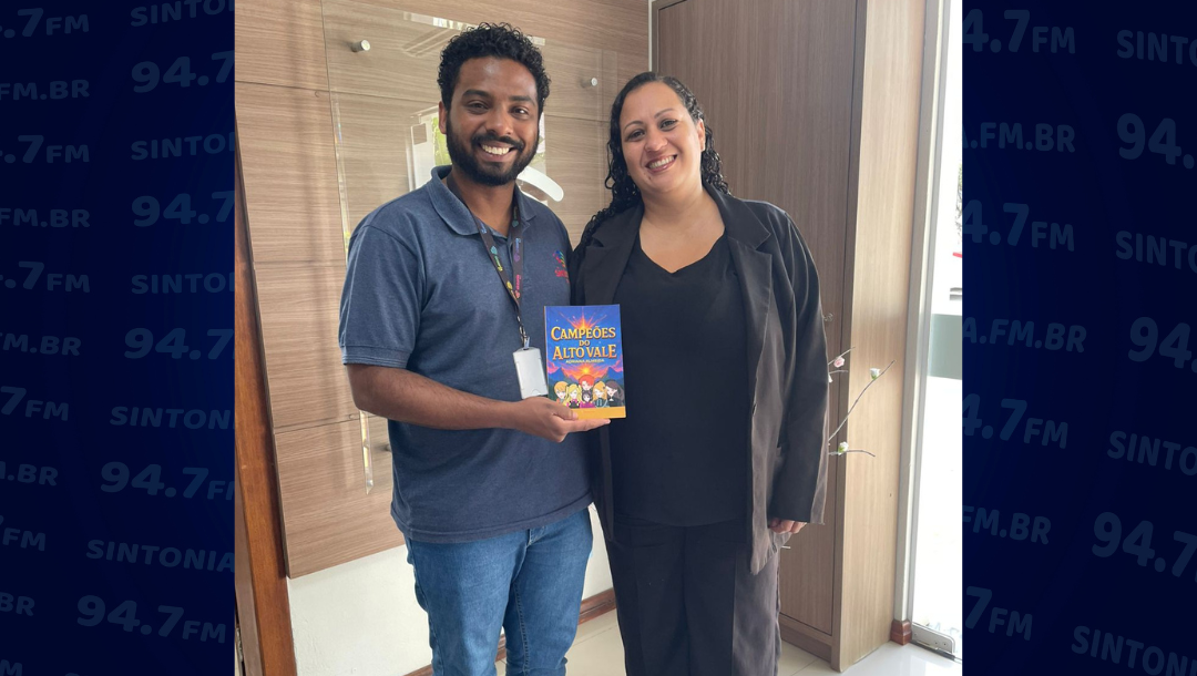 Escritora de Aurora lança livro Campeões do Alto Vale com participação de alunos da região