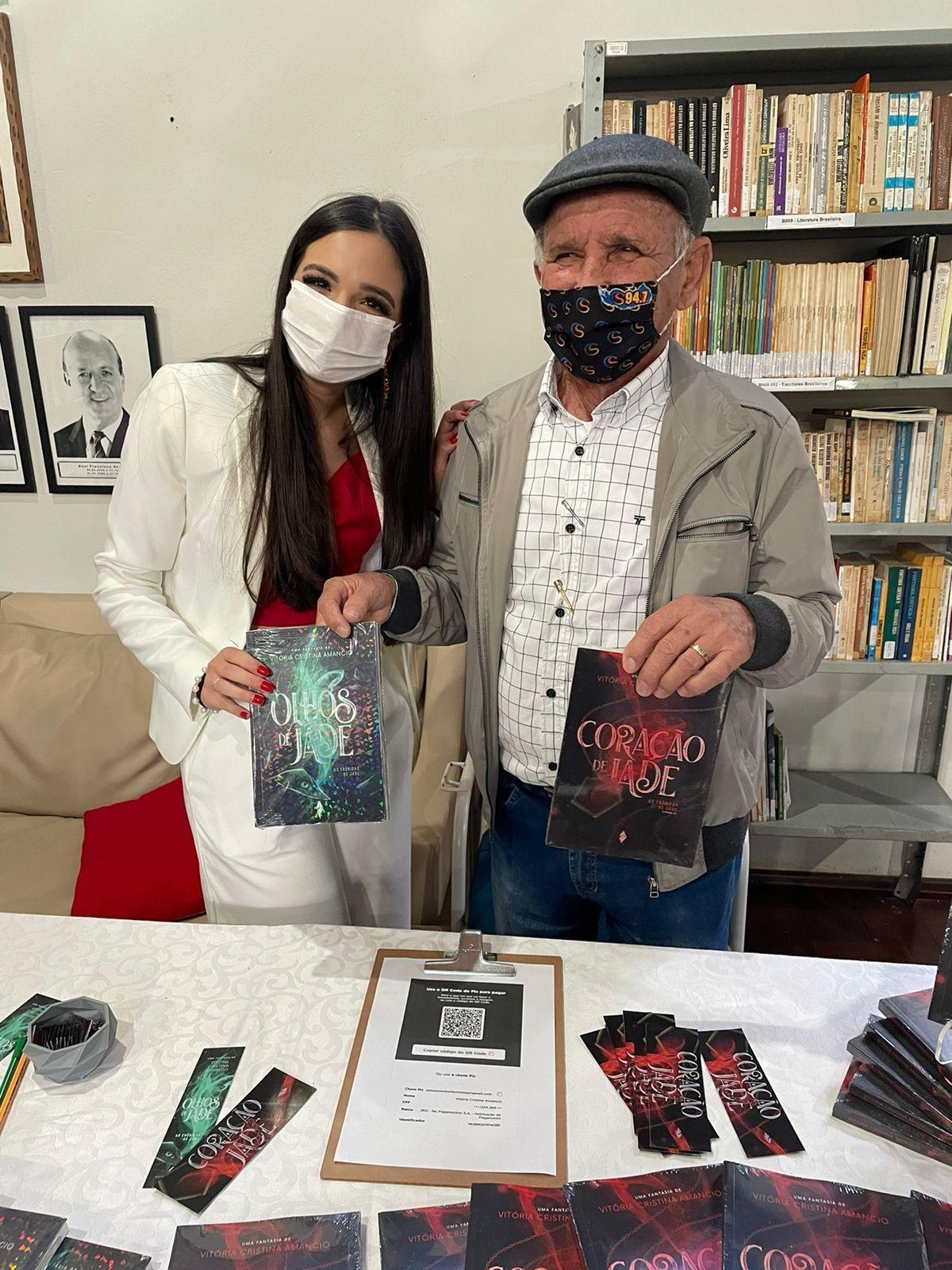 Escritora ituporanguense Vitória Amâncio lança seu segundo livro: Coração de Jade