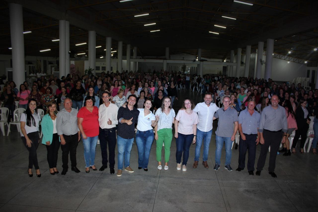 Evento do Dia da Mulher em Imbuia reúne cerca de 400 pessoas