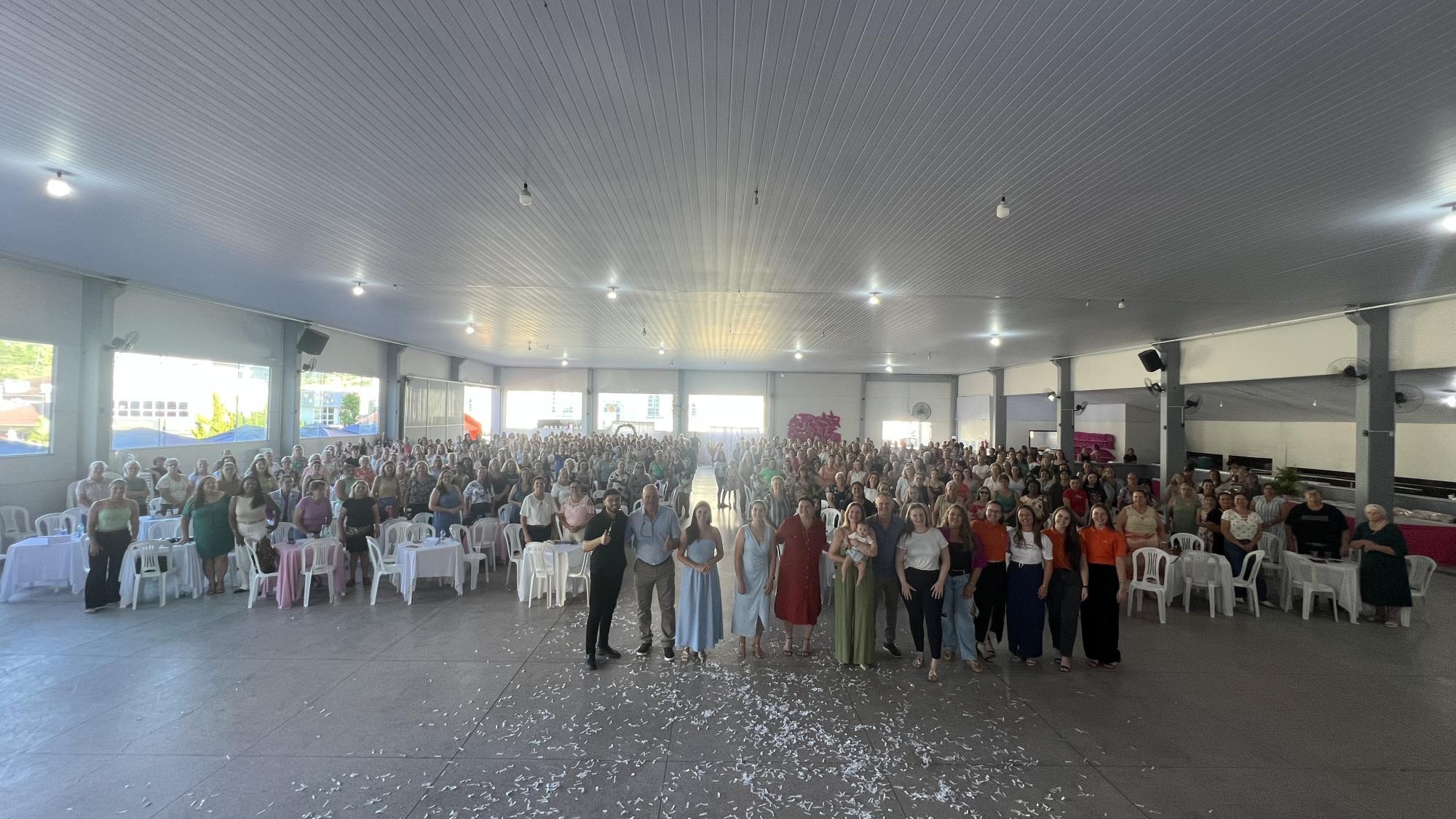 Evento do dia da mulher reúne mais de 500 participantes em Aurora