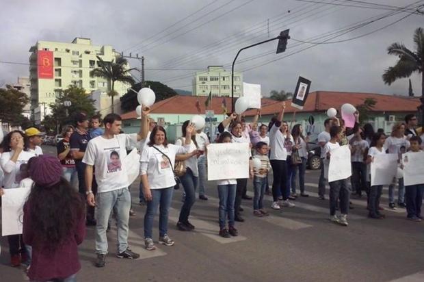 Moradores pedem paz e justiça após desaparecimento de menino de 12 anos em Rio do Sul