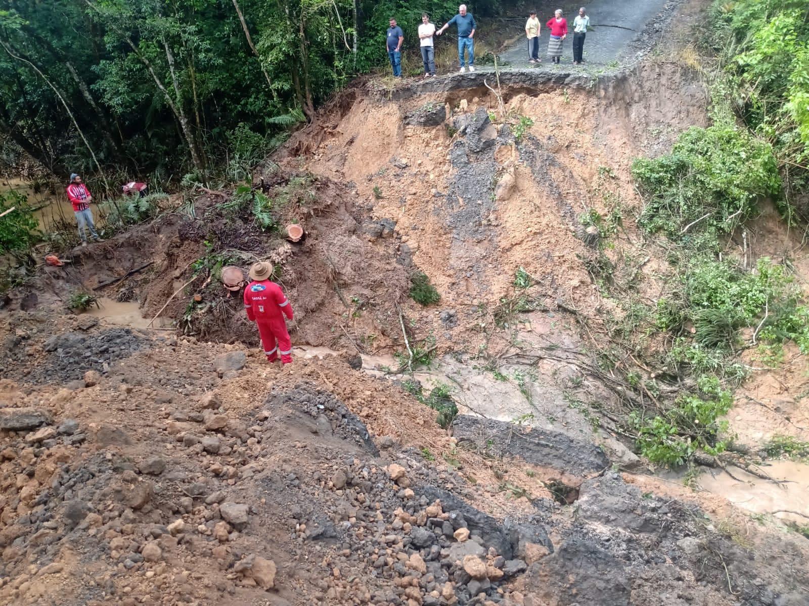 Famílias são evacuadas de área central de Alfredo Wagner
