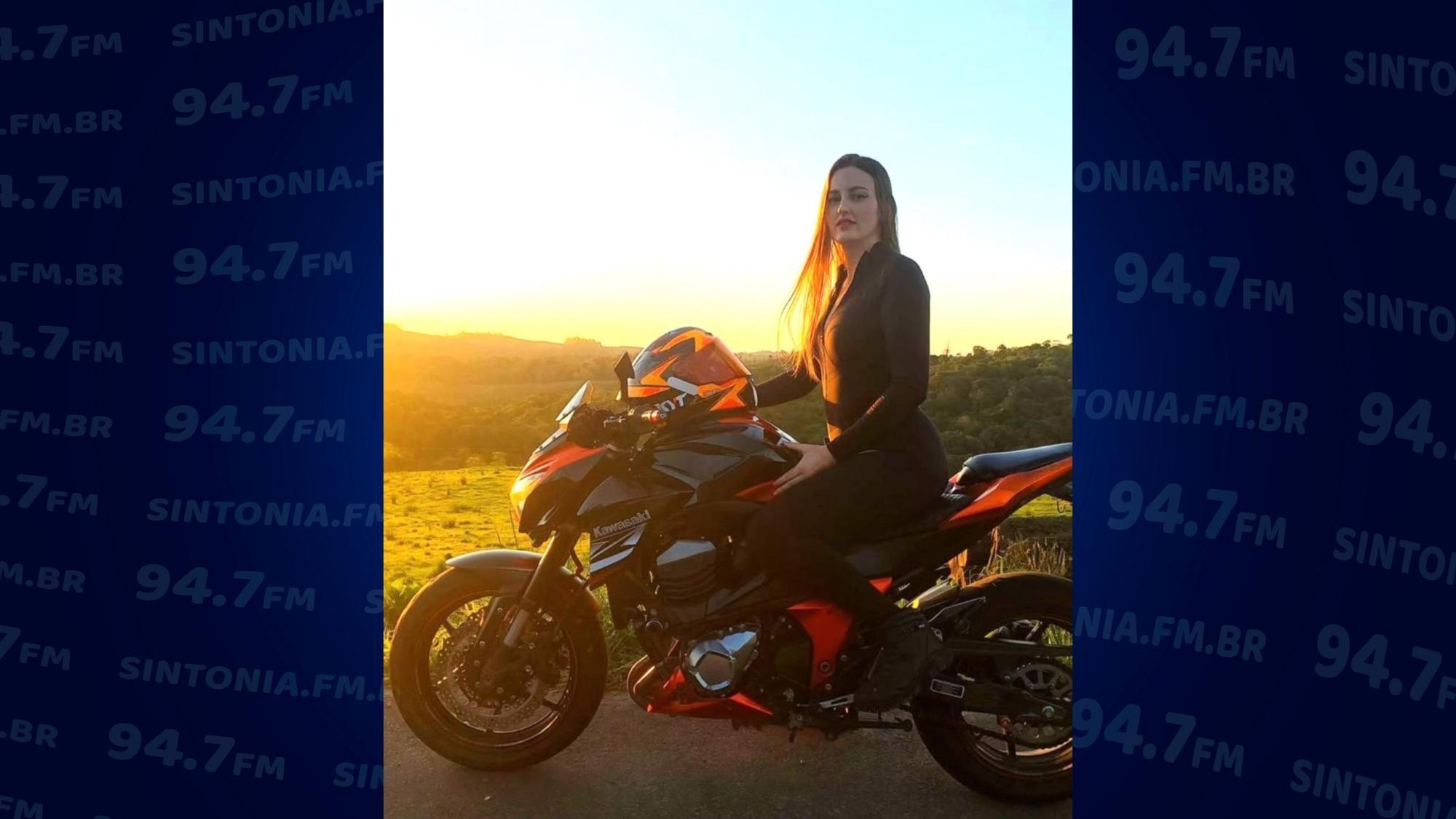 Filha de agricultores de Imbuia transforma paixão por motos em conteúdo digital no Alto Vale