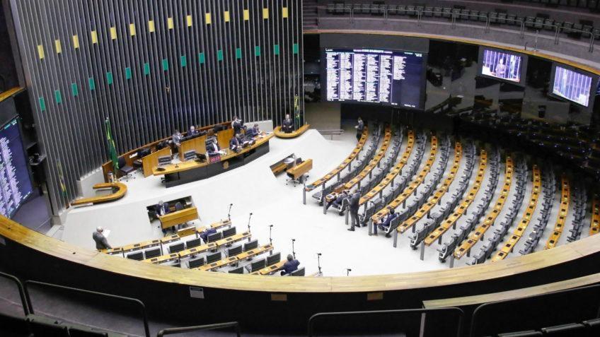 PL propõe fim do diploma para 105 profissões, entre elas, engenheiro, agrimensor, psicólogo e médico