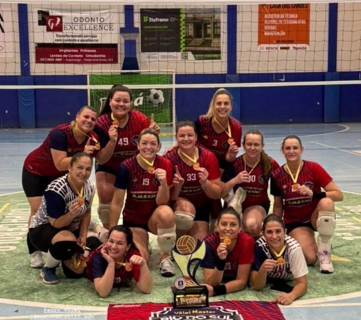 Final da 1ª Copa Cebola de Voleibol reúne atletas e lota ginásio em Ituporanga
