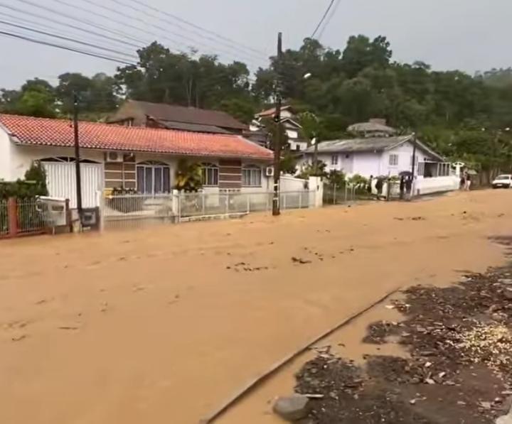 FOTOS: Município de Taió foi atingido por temporal que deixou ruas e casas alagadas nesta sexta (13)