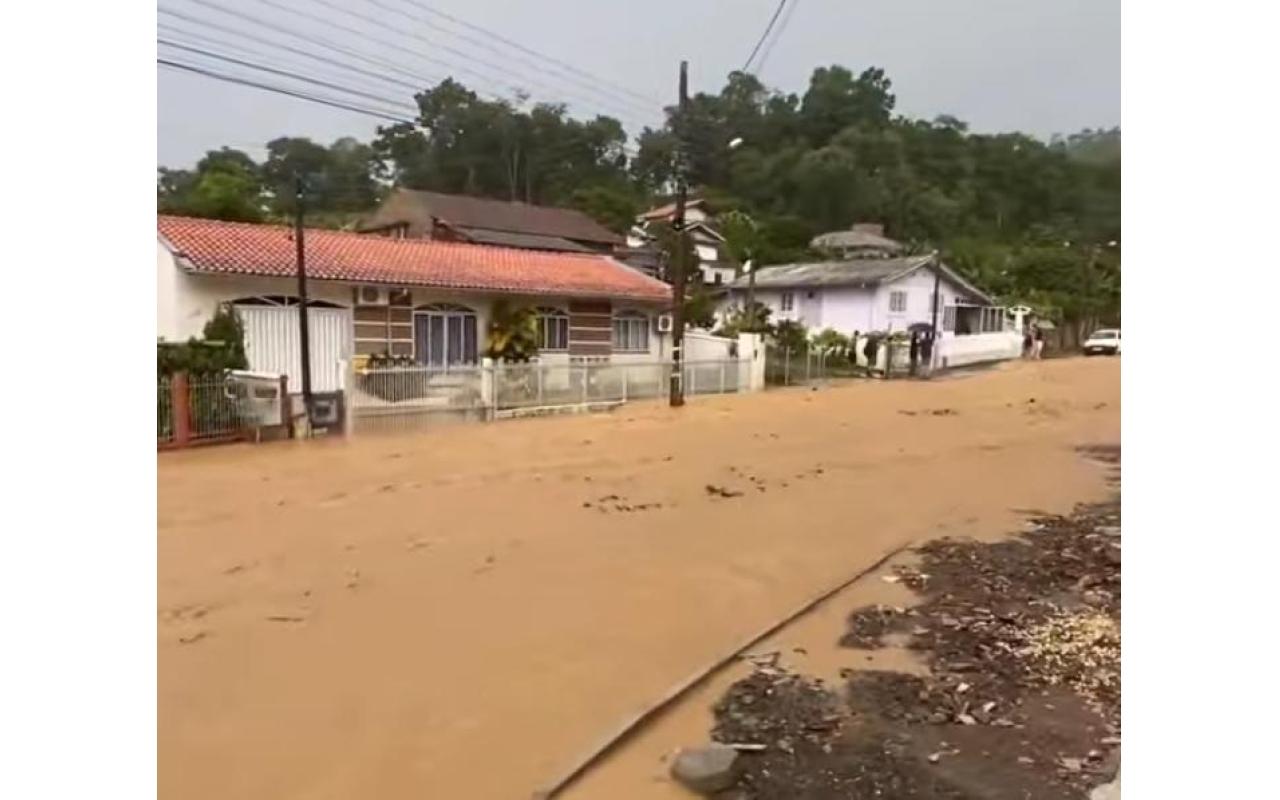 FOTOS: Município de Taió foi atingido por temporal que deixou ruas e casas alagadas nesta sexta (13)