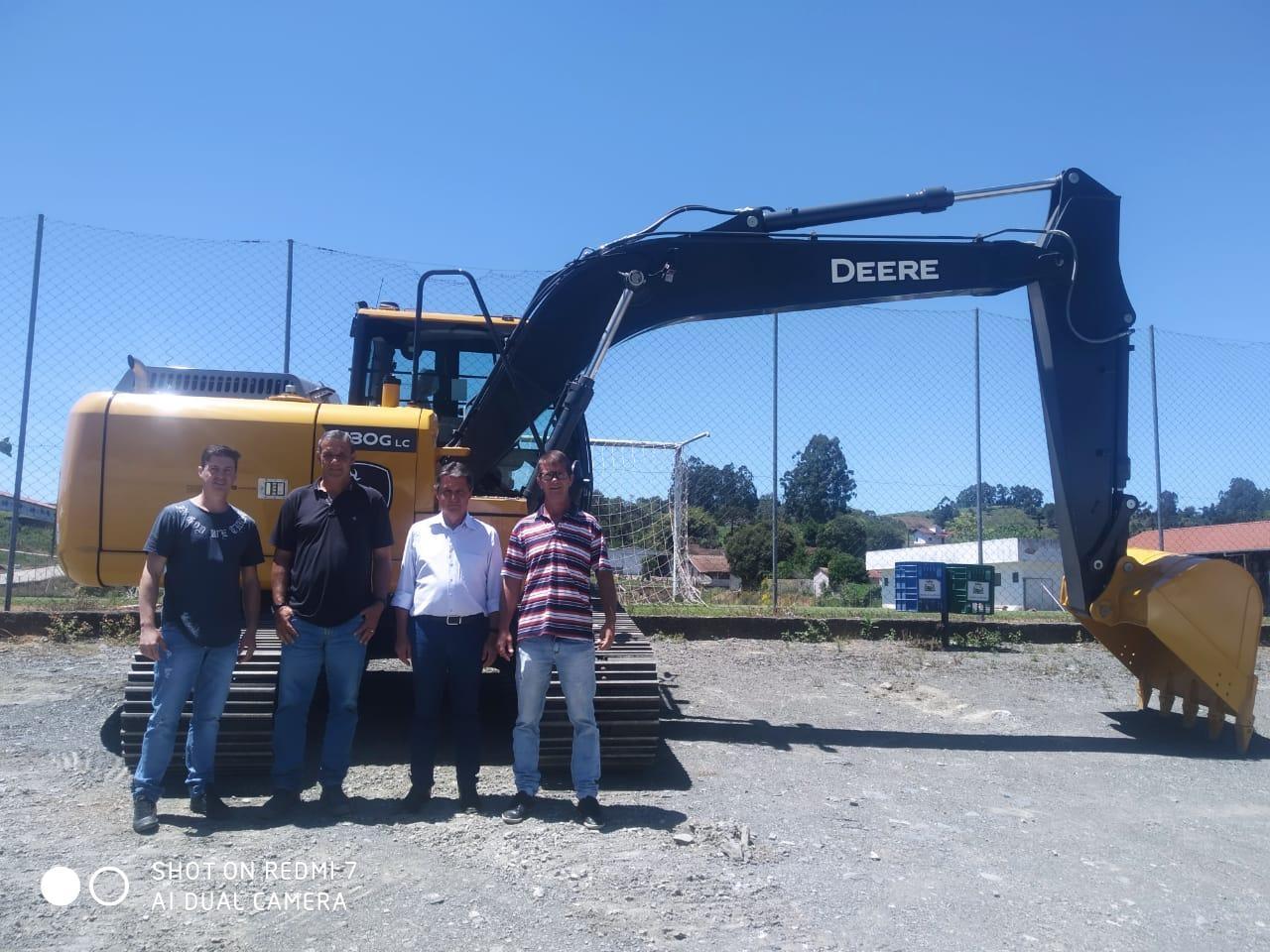 Frota do município de Chapadão do Lageado tem incremento com uma nova escavadeira hidráulica