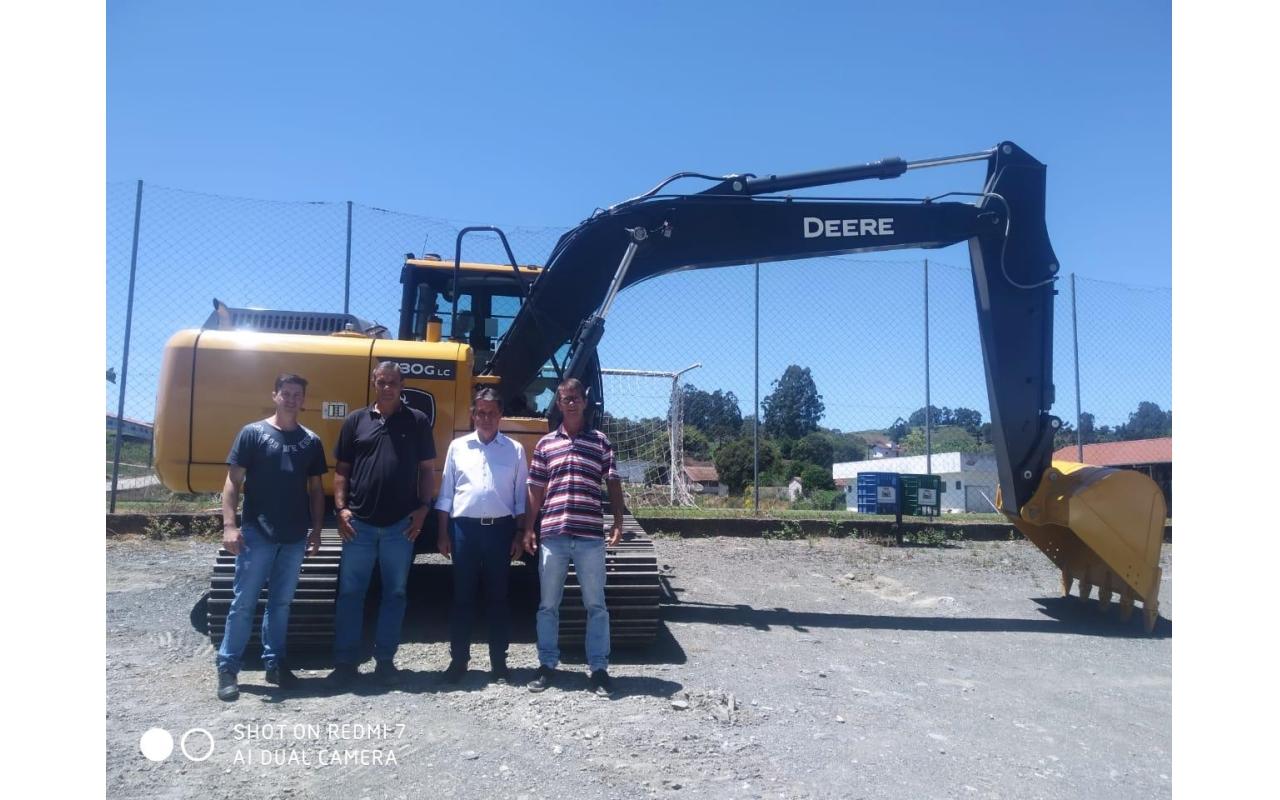Frota do município de Chapadão do Lageado tem incremento com uma nova escavadeira hidráulica