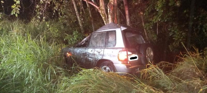 Garoto de 13 anos furta carro e se envolve em acidente na BR-470