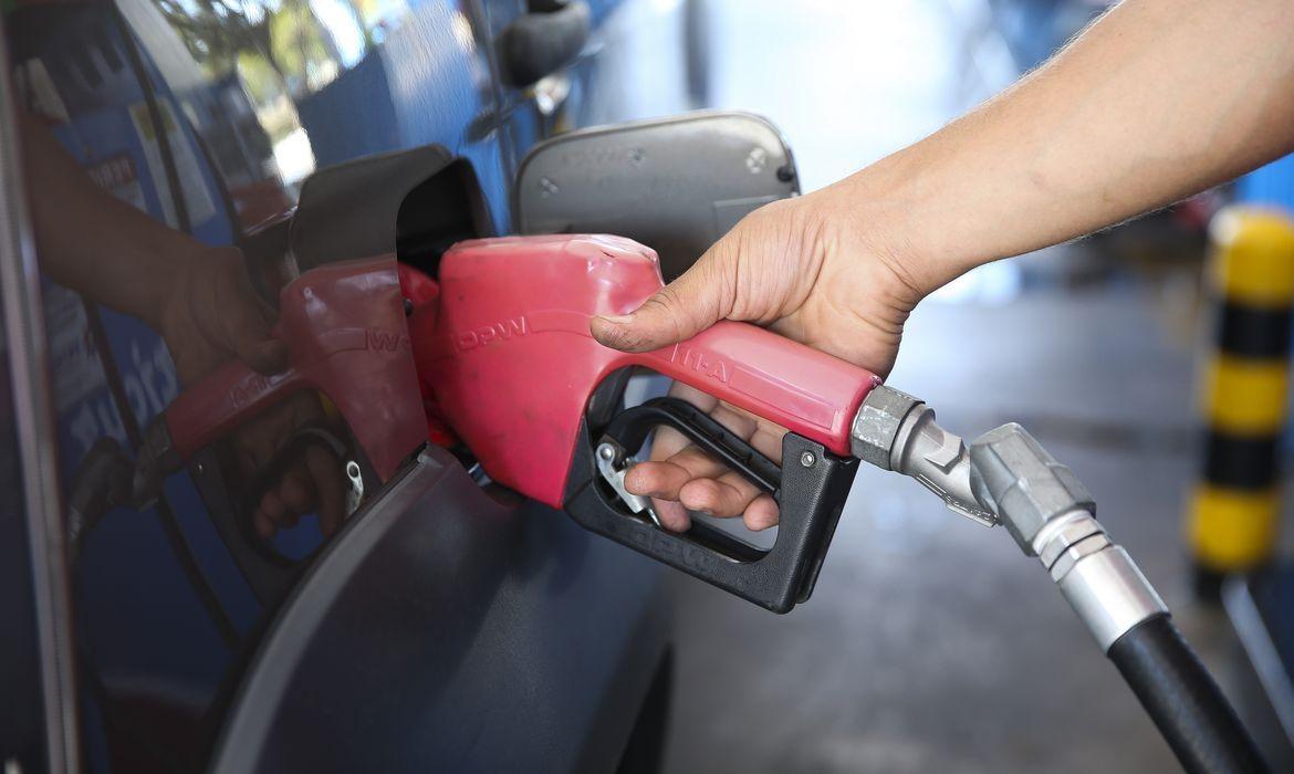 Gasolina ficou mais cara nesta semana, segundo ANP