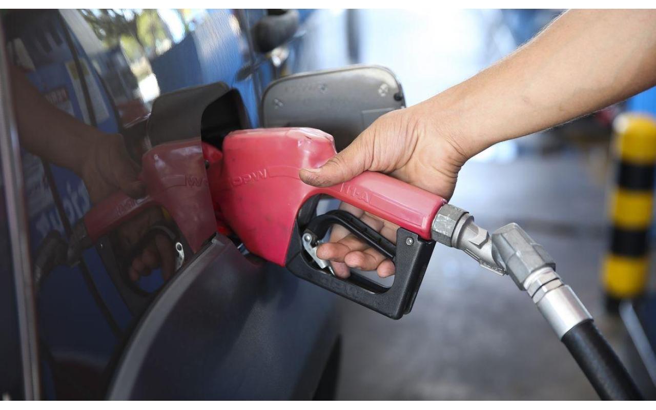 Gasolina ficou mais cara nesta semana, segundo ANP