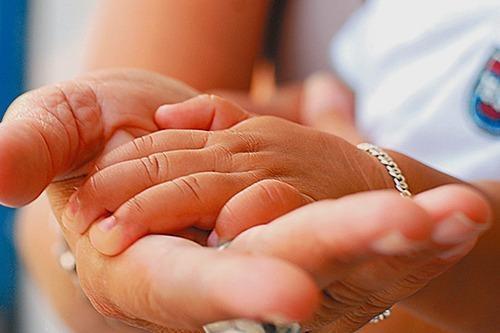 Gestantes e mães podem entregar filhos para adoção voluntariamente de maneira sigilosa e garantida por lei