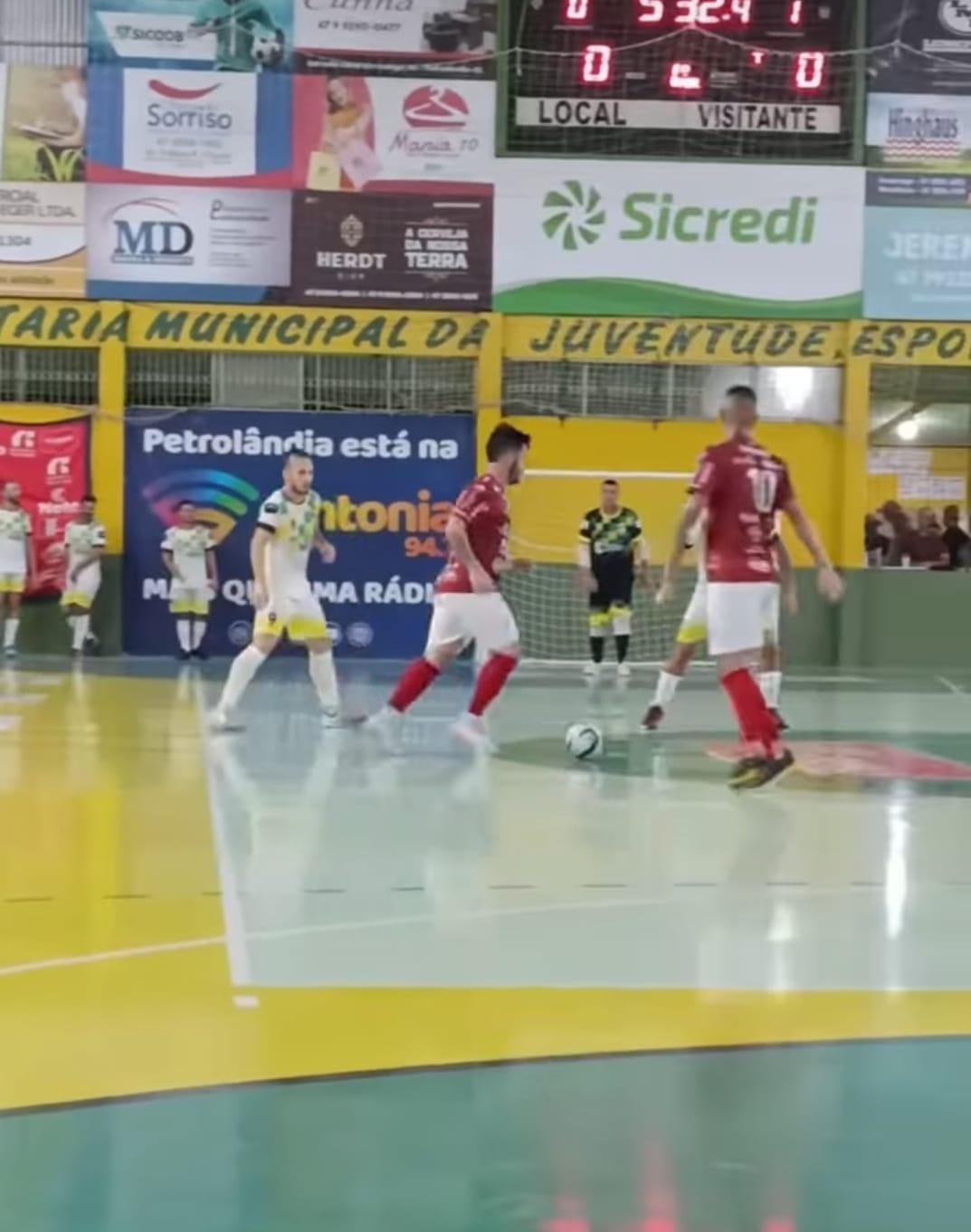 Goleadas e disputas acirradas marcam a abertura da 1ª Copa Petrolândia