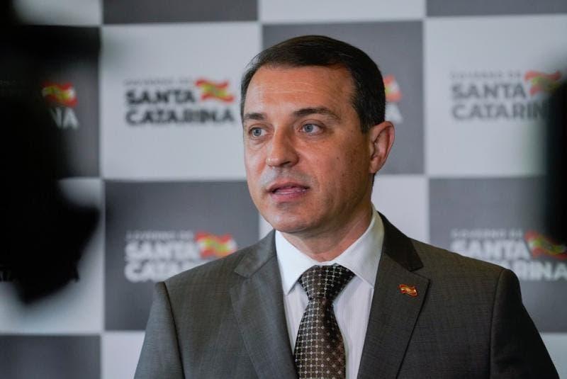 Governador Carlos Moisés é absolvido em processo de impeachment e retorna ao cargo