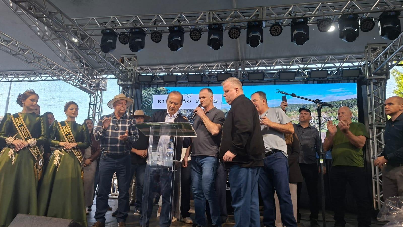 Governador Jorginho Mello visita Aurora e assina ordens de serviço durante festa de 62 anos
