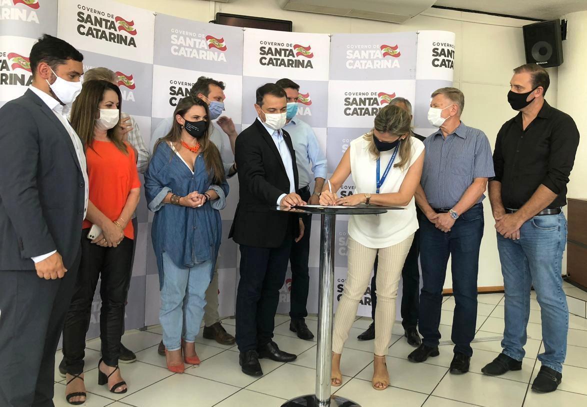 Governador libera recursos para reconstrução após enxurradas do fim do ano passado no Alto Vale