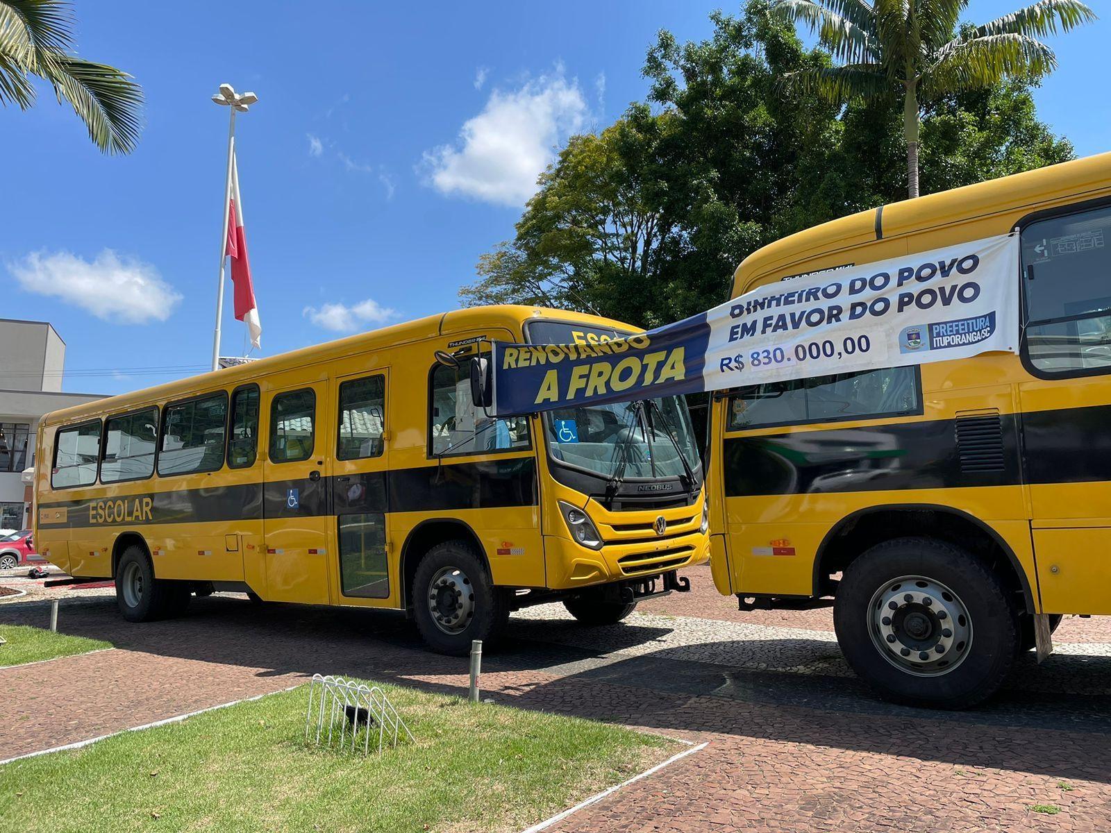 Governo de Ituporanga comemora a aquisição de mais dois ônibus que vão compor a frota escolar