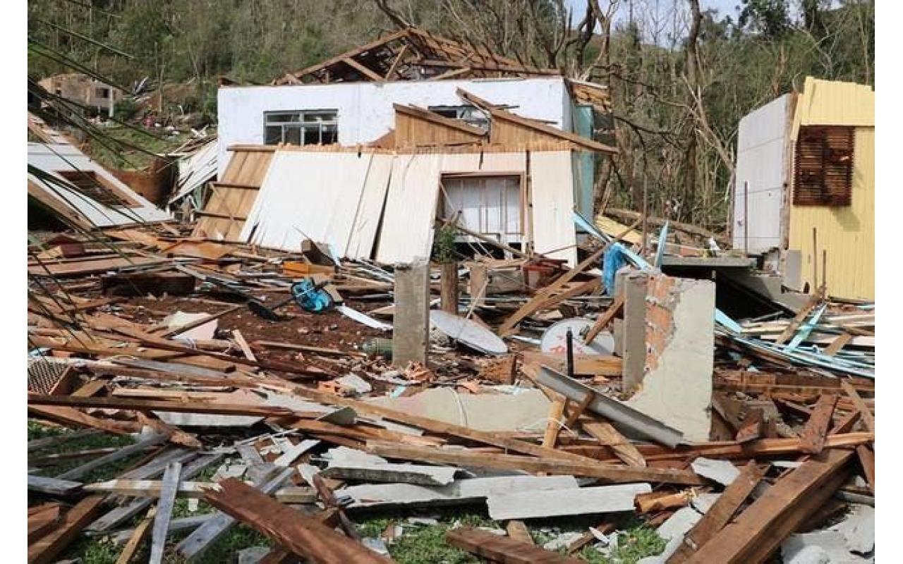 Governo de SC discute formas de alertar moradores sobre tornados, diz secretário