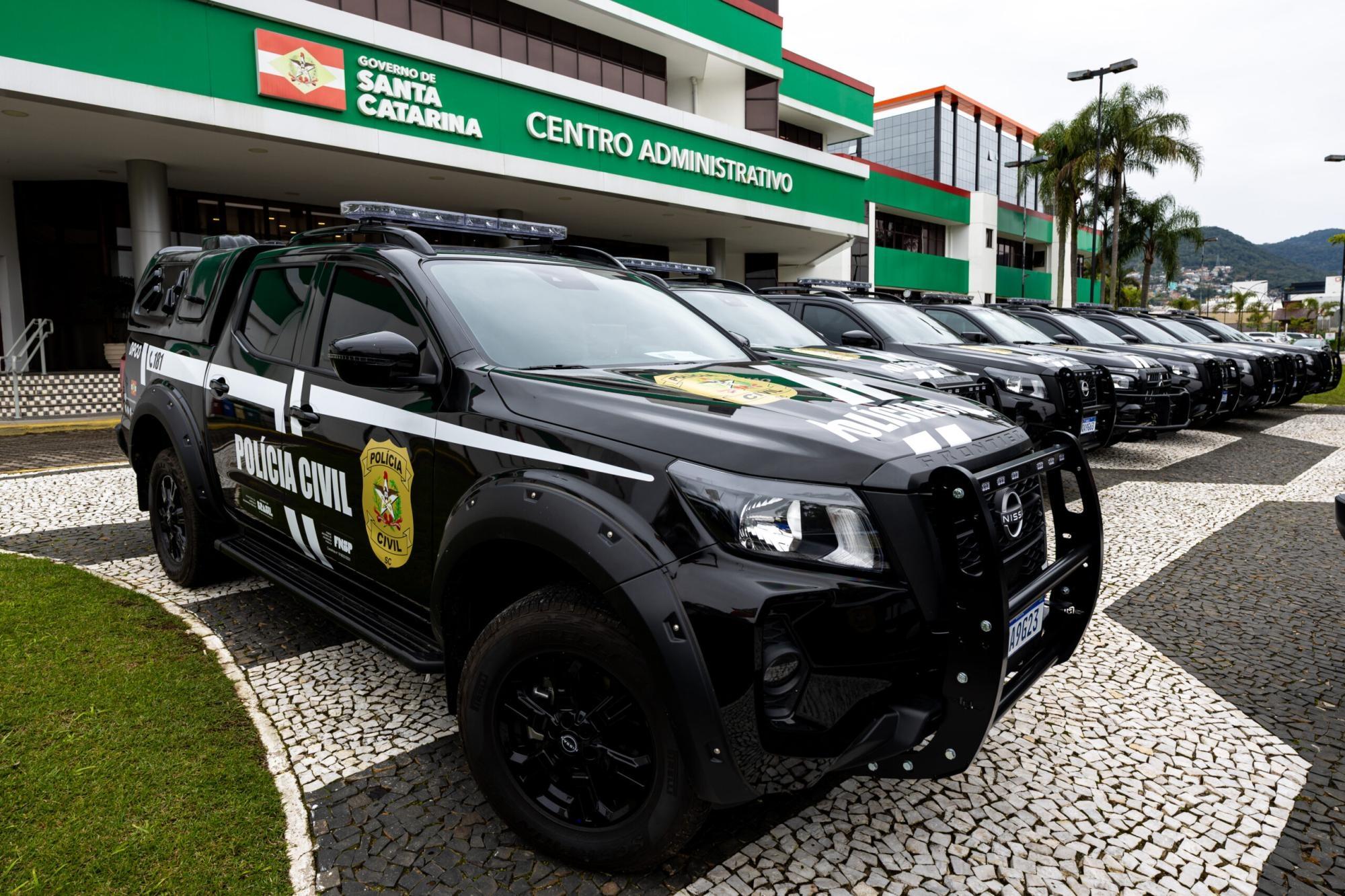 Governo de SC entrega 65 novas viaturas para a Polícia Civil e cria delegacia especializada contra lavagem de dinheiro