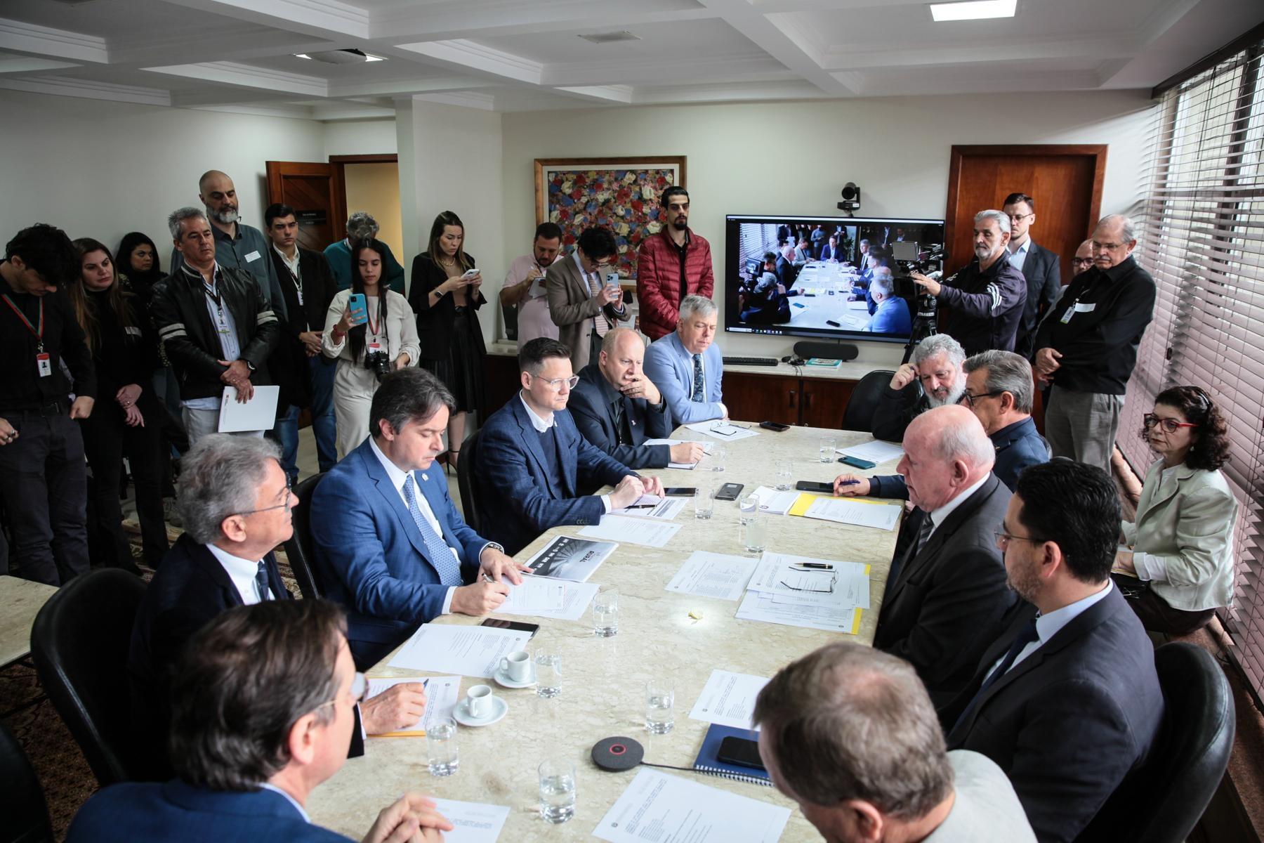 Governo e deputados discutem melhoria da internet na área rural de Santa Catarina