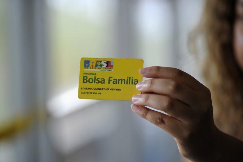 Governo federal amplia prazo de saques do Bolsa Família 