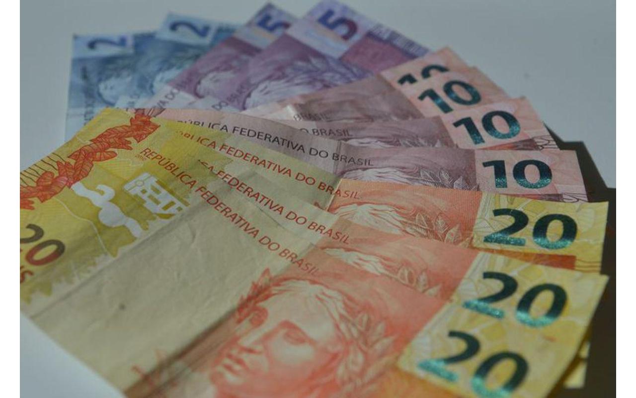 Governo propõe salário mínimo de R$ 1.039 em 2020 