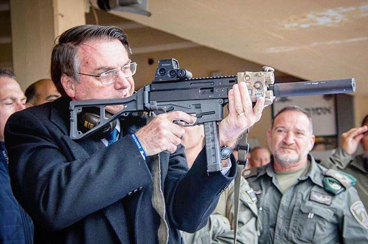 Governo recua e publica novo decreto sobre armas que veta porte de fuzis 