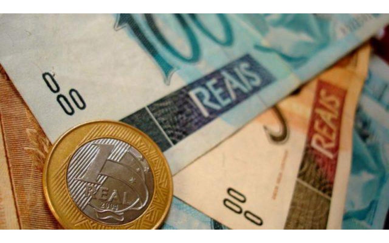 Governo sobe previsão do salário mínimo de R$ 998 para R$ 1.006 em 2019