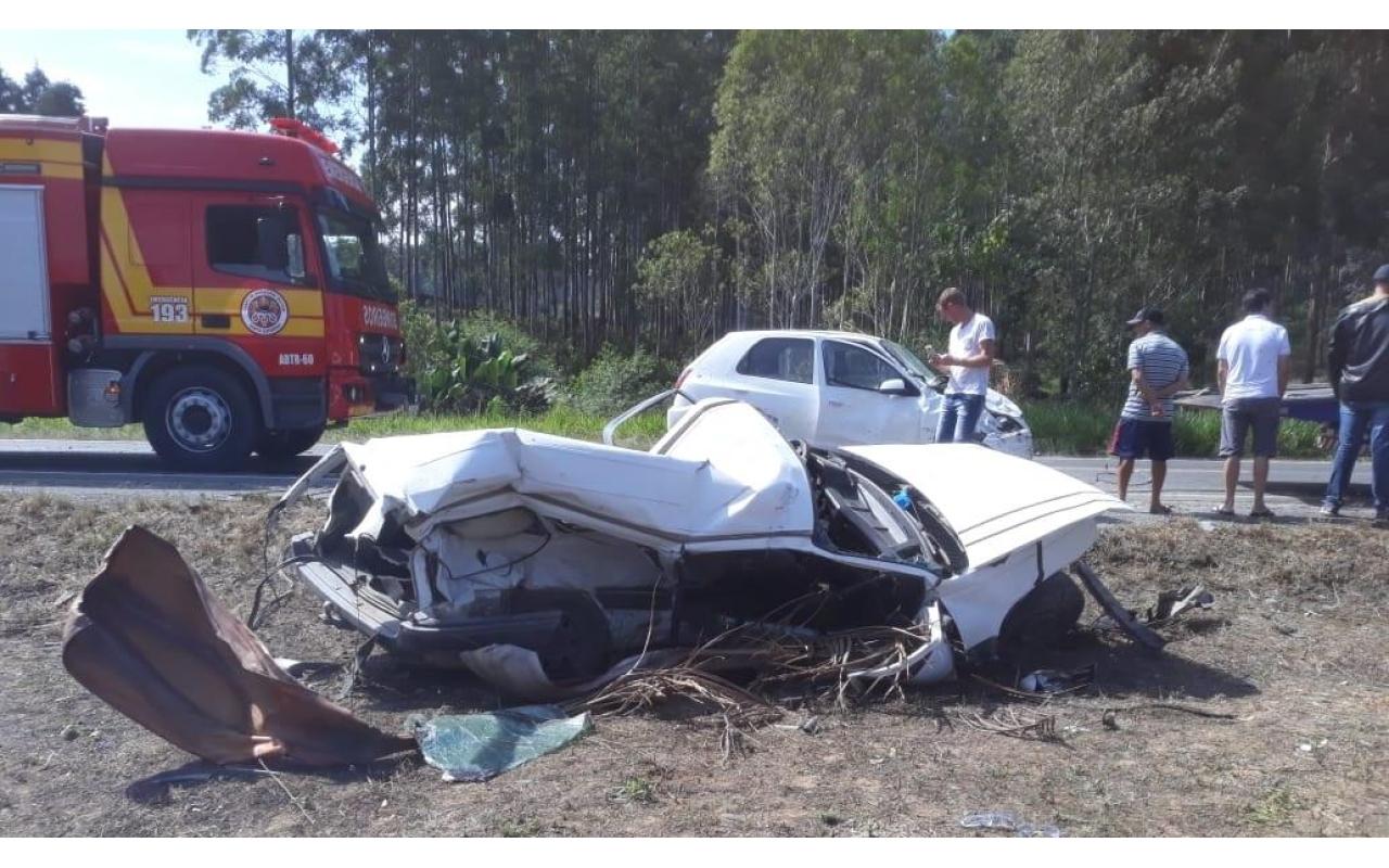 Grave acidente envolvendo três veículos deixa morto e feridos na SC-350 em Ituporanga 