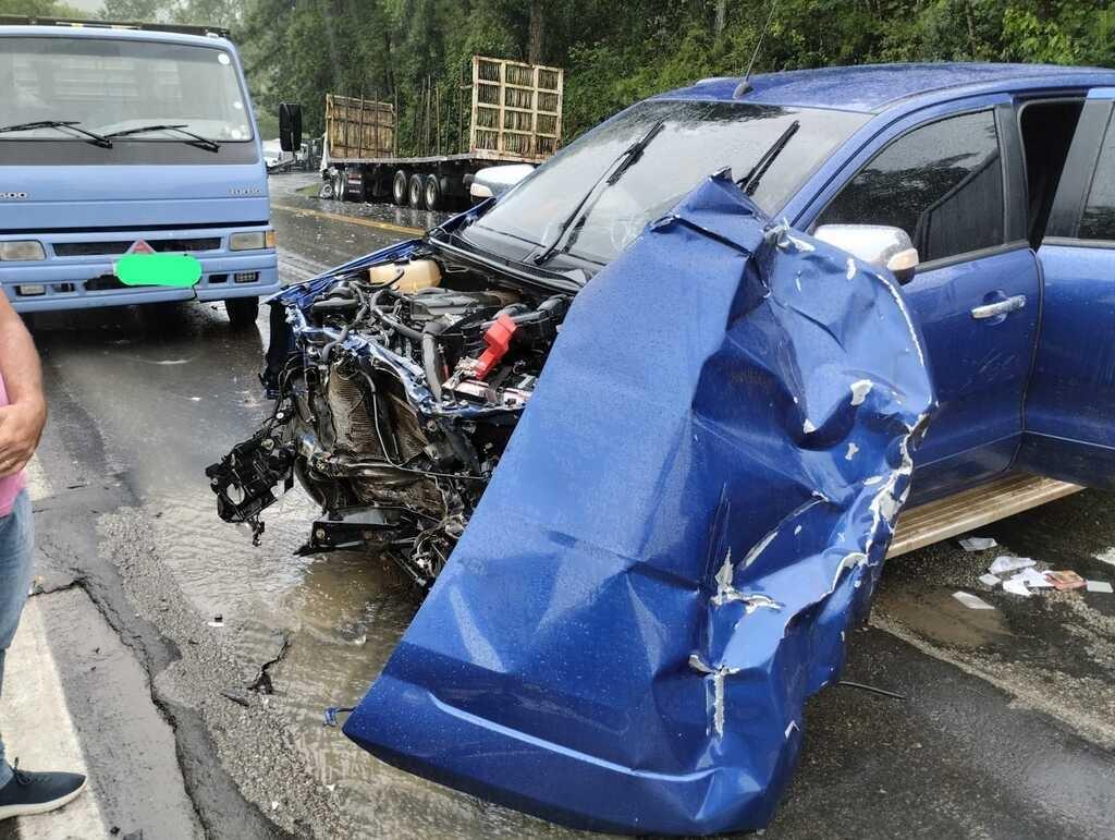 Grave colisão envolvendo 5 veículos deixa 8 vítimas na BR-470 em Trombudo Central