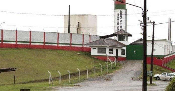 Grupo é condenado em Joinville por facilitar entrada de drogas e celulares em presídios de SC